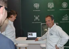 Lars Dukker and Aad van Dijk of LetsGrow.com demonstrated how you can work in the greenhouse with the aid of a Google Glass equipped with special software.